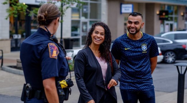 CoffeewithaCop-12-800x450_650x360_acf_cropped Police officer talking to two smiling people